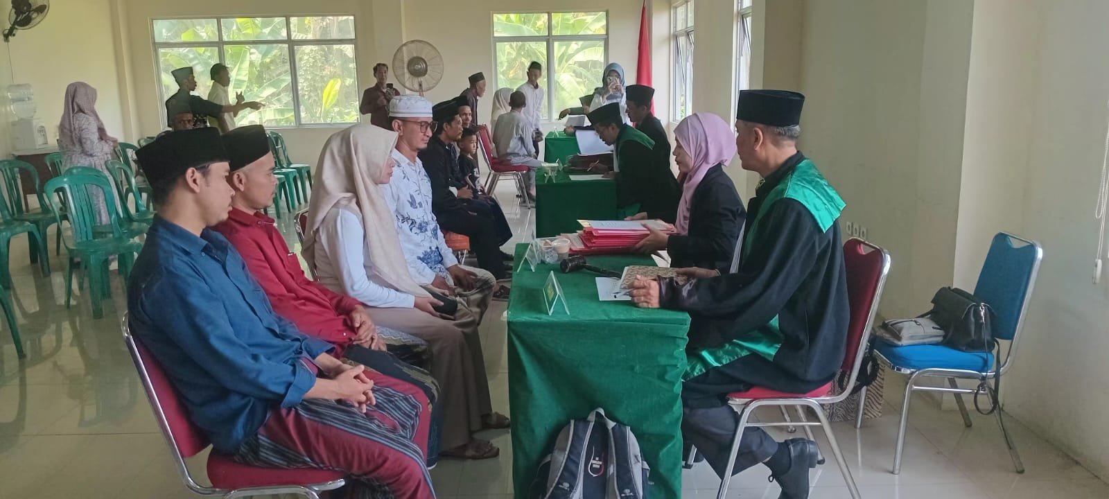 74 pasangan suami isteri peserta Isbat Nikah Pengadilan Agama Kabupaten Serang di Kecamatan Padarincang Kabupaten Serang.